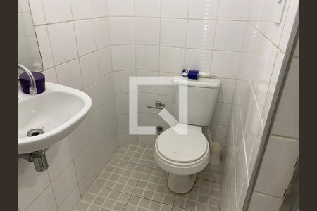 Casa de condomínio à venda com 170m², 3 quartos e 3 vagasBanheiro de serviço