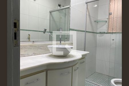 Casa de condomínio à venda com 170m², 3 quartos e 3 vagasBanheiro 2