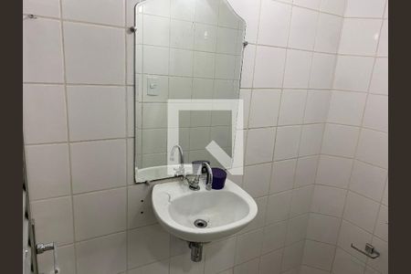 Casa de condomínio à venda com 170m², 3 quartos e 3 vagasBanheiro de serviço