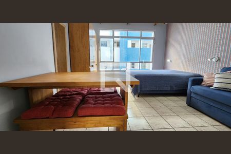 Sala de kitnet/studio para alugar com 1 quarto, 33m² em Gonzaga, Santos