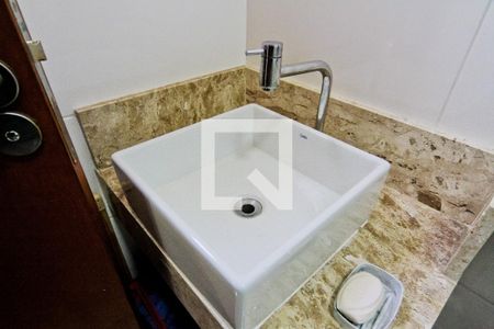 Casa à venda com 100m², 2 quartos e 2 vagasBanheiro da Suíte 1