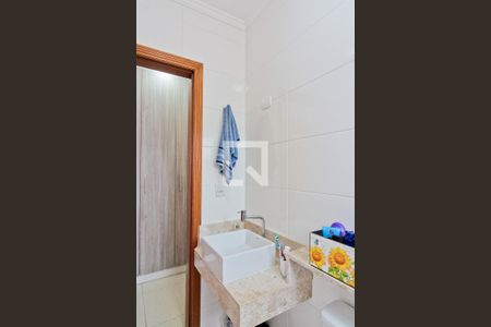 Casa à venda com 100m², 2 quartos e 2 vagasBanheiro da Suíte 2