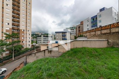 Vista Quarto 1 de apartamento para alugar com 3 quartos, 108m² em Estoril, Belo Horizonte