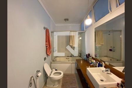 Apartamento à venda com 342m², 4 quartos e 3 vagas Apartamento à venda com 342m², 4 quartos e 3 vagasBanheiro da Suíte