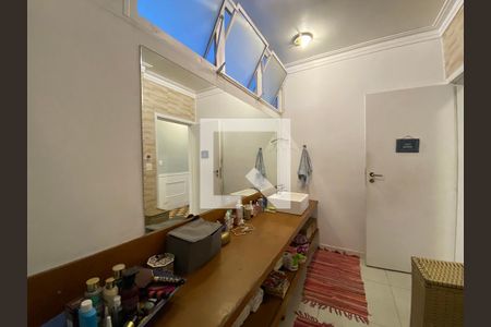 Apartamento à venda com 342m², 4 quartos e 3 vagas Apartamento à venda com 342m², 4 quartos e 3 vagasBanheiro Social