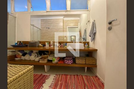 Apartamento à venda com 342m², 4 quartos e 3 vagas Apartamento à venda com 342m², 4 quartos e 3 vagasBanheiro Social