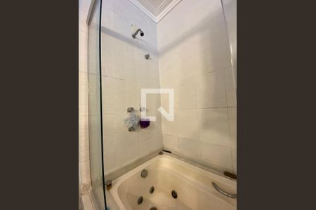 Apartamento à venda com 342m², 4 quartos e 3 vagas Apartamento à venda com 342m², 4 quartos e 3 vagasBanheiro da Suíte