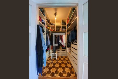 Apartamento à venda com 342m², 4 quartos e 3 vagas Apartamento à venda com 342m², 4 quartos e 3 vagasSuíte - closet