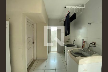 Apartamento à venda com 342m², 4 quartos e 3 vagas Apartamento à venda com 342m², 4 quartos e 3 vagasÁrea de Serviço