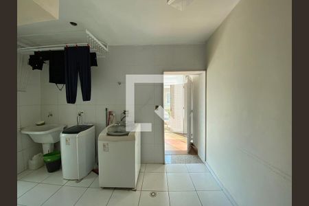 Apartamento à venda com 342m², 4 quartos e 3 vagas Apartamento à venda com 342m², 4 quartos e 3 vagasÁrea de Serviço