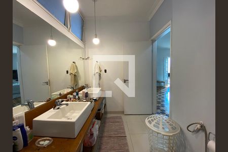 Apartamento à venda com 342m², 4 quartos e 3 vagas Apartamento à venda com 342m², 4 quartos e 3 vagasBanheiro da Suíte