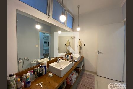 Apartamento à venda com 342m², 4 quartos e 3 vagas Apartamento à venda com 342m², 4 quartos e 3 vagasBanheiro da Suíte
