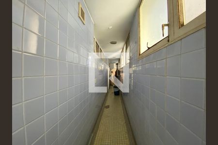 Apartamento à venda com 342m², 4 quartos e 3 vagas Apartamento à venda com 342m², 4 quartos e 3 vagasÁrea de Serviço - corredor