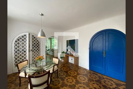 Apartamento à venda com 342m², 4 quartos e 3 vagas Apartamento à venda com 342m², 4 quartos e 3 vagasSala