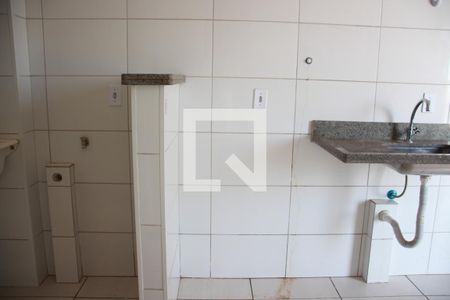 Cozinha e Área de Serviço de apartamento para alugar com 2 quartos, 55m² em Alto Umuarama, Uberlândia