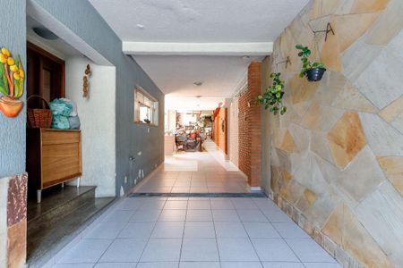 Casa para alugar com 317m², 4 quartos e 5 vagas Casa para alugar com 317m², 4 quartos e 5 vagasGaragem