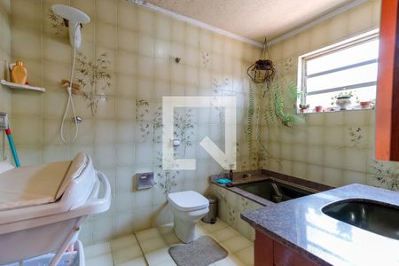 Casa para alugar com 317m², 4 quartos e 5 vagas Casa para alugar com 317m², 4 quartos e 5 vagasBanheiro da Suíte 1