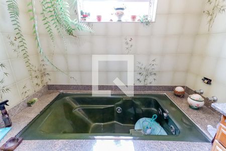 Casa para alugar com 317m², 4 quartos e 5 vagas Casa para alugar com 317m², 4 quartos e 5 vagasBanheiro da Suíte 1