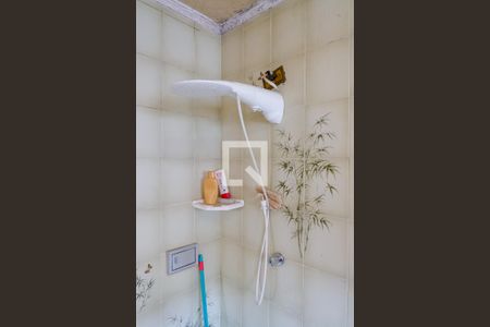 Casa para alugar com 317m², 4 quartos e 5 vagas Casa para alugar com 317m², 4 quartos e 5 vagasBanheiro da Suíte 1