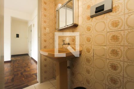 Banheiro de apartamento à venda com 1 quarto, 45m² em Jardim Lindóia, Porto Alegre