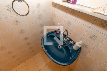 Casa à venda com 320m², 3 quartos e 3 vagasDetalhe Banheiro Corredor