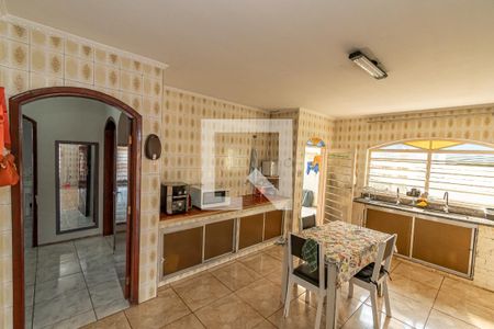 Casa à venda com 320m², 3 quartos e 3 vagasCozinha