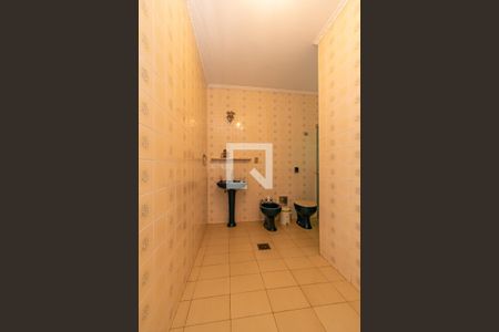 Casa à venda com 320m², 3 quartos e 3 vagasBanheiro Corredor