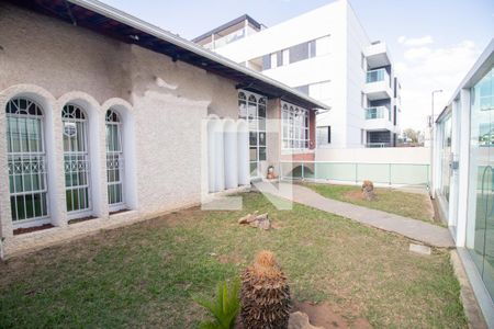 Casa para alugar com 520m², 7 quartos e 3 vagas Casa para alugar com 520m², 7 quartos e 3 vagasÁrea Externa