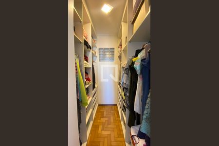 Apartamento à venda com 200m², 3 quartos e 2 vagasCloset Suíte 