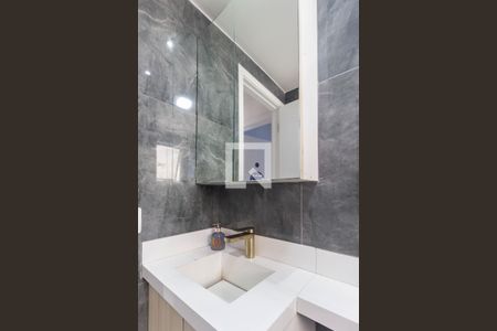 Banheiro de apartamento para alugar com 2 quartos, 48m² em Novo Osasco, Osasco