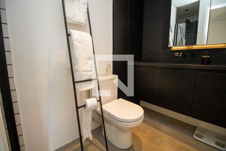 Banheiro de apartamento à venda com 1 quarto, 50m² em Vila Nova Conceição, São Paulo