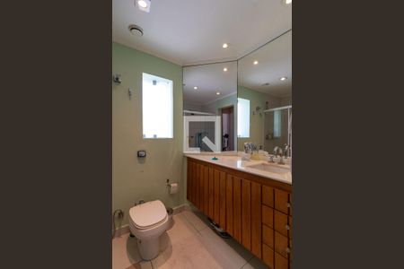 Casa à venda com 156m², 2 quartos e 2 vagasBanheiro da Suíte