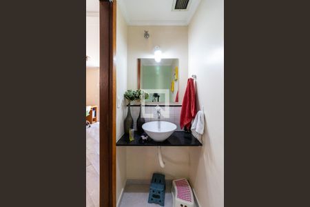 Casa à venda com 156m², 2 quartos e 2 vagasLavabo