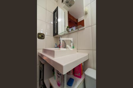 Banheiro de apartamento à venda com 2 quartos, 60m² em Jardim Monte Alegre, Taboão da Serra