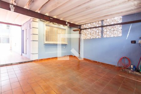 Casa à venda com 220m², 4 quartos e 4 vagas Casa à venda com 220m², 4 quartos e 4 vagasGaragem