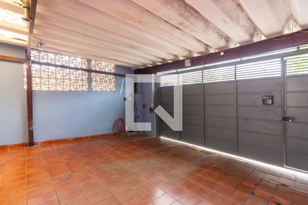 Casa à venda com 220m², 4 quartos e 4 vagas Casa à venda com 220m², 4 quartos e 4 vagasGaragem