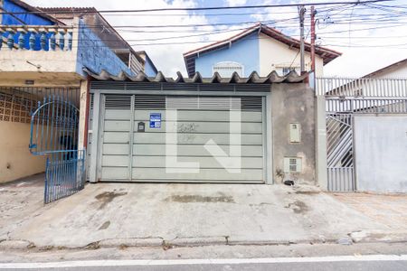 Casa à venda com 220m², 4 quartos e 4 vagas Casa à venda com 220m², 4 quartos e 4 vagasFachada