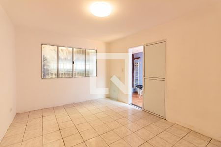 Casa à venda com 220m², 4 quartos e 4 vagas Casa à venda com 220m², 4 quartos e 4 vagasSala