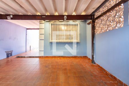 Casa à venda com 220m², 4 quartos e 4 vagas Casa à venda com 220m², 4 quartos e 4 vagasGaragem