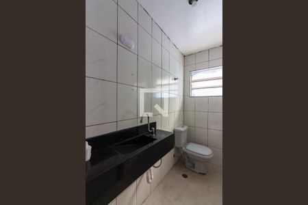 Casa à venda com 220m², 4 quartos e 4 vagas Casa à venda com 220m², 4 quartos e 4 vagasBanheiro