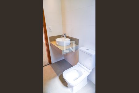 Casa à venda com 165m², 3 quartos e 2 vagas Casa à venda com 165m², 3 quartos e 2 vagasBanheiro