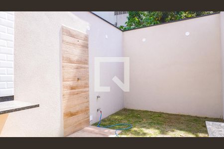 Casa à venda com 165m², 3 quartos e 2 vagas Casa à venda com 165m², 3 quartos e 2 vagasQuintal