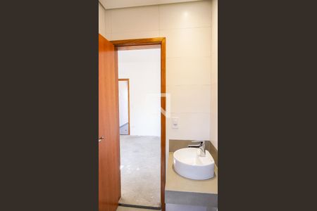 Casa à venda com 165m², 3 quartos e 2 vagas Casa à venda com 165m², 3 quartos e 2 vagasBanheiro