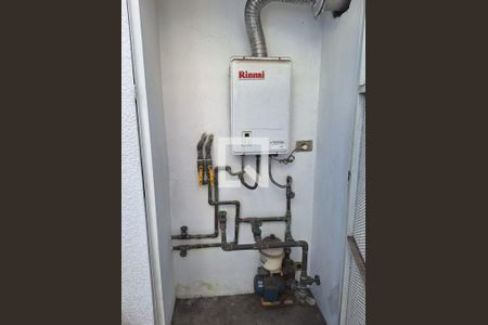 Casa à venda com 249m², 4 quartos e 3 vagas Casa à venda com 249m², 4 quartos e 3 vagasAquecedor