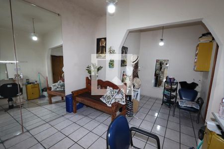 Casa à venda com 264m², 4 quartos e 2 vagas Casa à venda com 264m², 4 quartos e 2 vagasGaragem