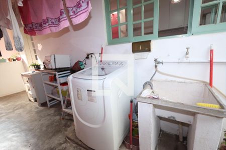 Casa à venda com 264m², 4 quartos e 2 vagas Casa à venda com 264m², 4 quartos e 2 vagasLavanderia - casa 3