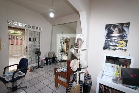 Casa à venda com 264m², 4 quartos e 2 vagas Casa à venda com 264m², 4 quartos e 2 vagasGaragem