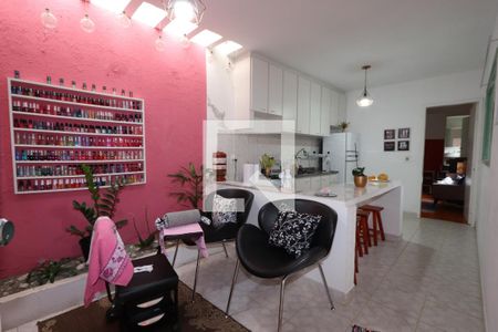 Casa à venda com 264m², 4 quartos e 2 vagas Casa à venda com 264m², 4 quartos e 2 vagasSala - casa 3