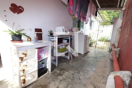 Casa à venda com 264m², 4 quartos e 2 vagas Casa à venda com 264m², 4 quartos e 2 vagasLavanderia - casa 3