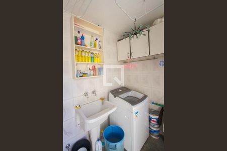 Casa à venda com 369m², 4 quartos e 5 vagas Casa à venda com 369m², 4 quartos e 5 vagasÁrea de Serviço